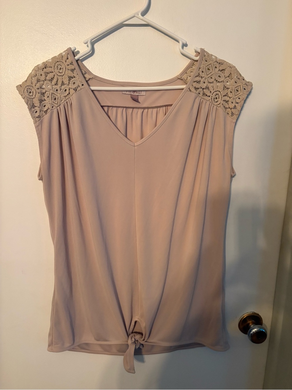 Sleeveless Lace Shoulder Tie-Front Top - size XL